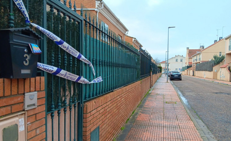 Detenidos tres menores por la muerte de una educadora en un piso tutelado en Badajoz