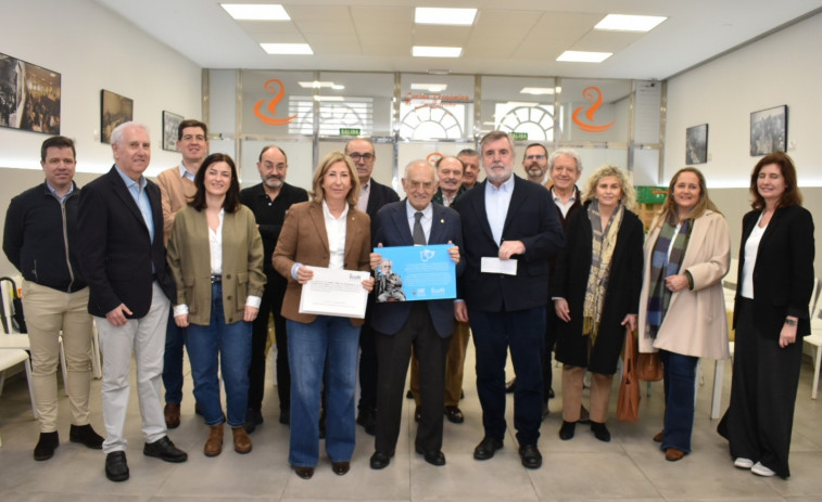 Los Colegios provinciales de Médicos y Farmacéuticos donan 6.000 euros a la Cocina Económica de A Coruña