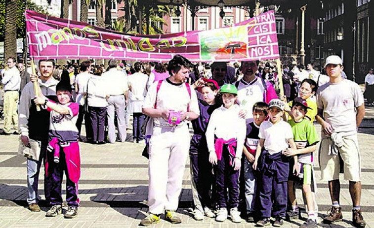 Hace 25 años | Mil personas participan en la marcha de Manos Unidas contra el hambre