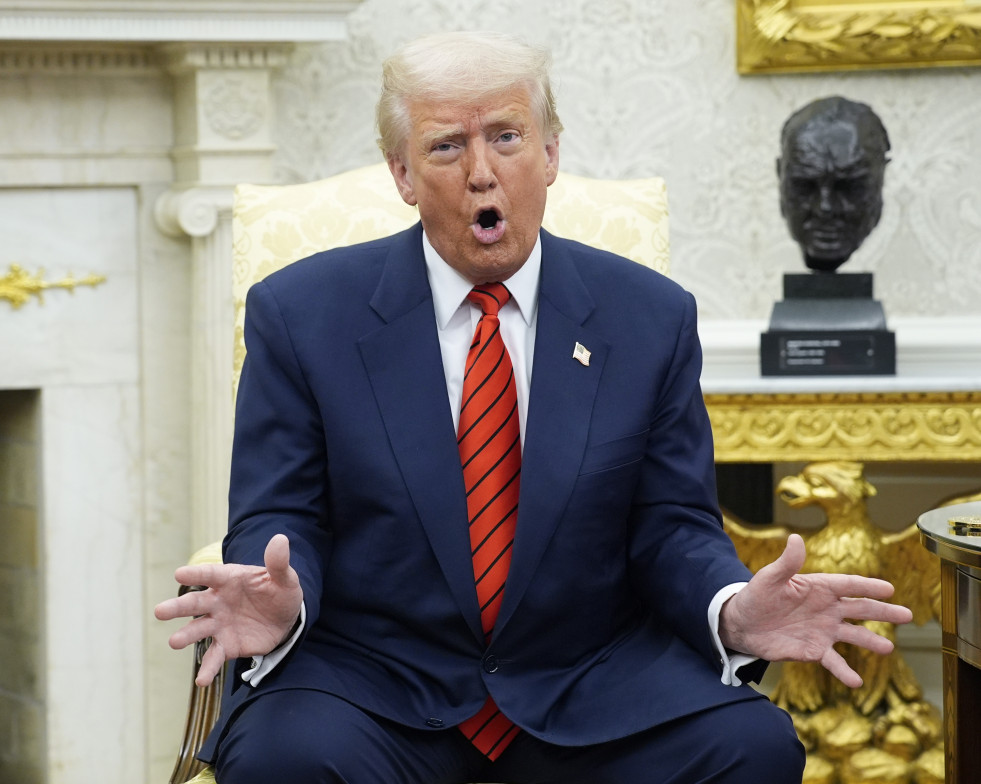 WASHINGTON (United States), 13/03/2025.- US President Donald Trump speaks during his meeting with NATO Secretary General Mark Rutte, in the Oval Office of the White House in Washington, DC, USA, 13 Ma
