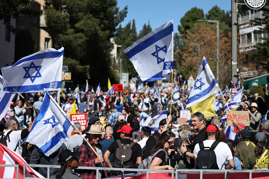 Repudio a Netanyahu y clamor por los rehenes: miles de israelíes se unen en Jerusalén