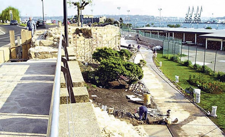 Hace 25 años | Nuevo paseo peatonal en La Solana, entre el hotel Finisterre y San Antón