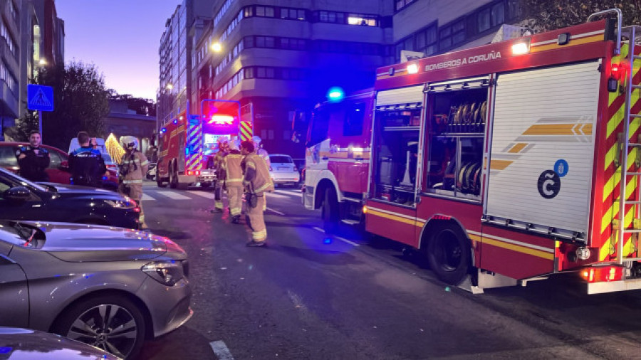 Rescatada inconsciente una persona tras arder su piso en la Sagrada Familia