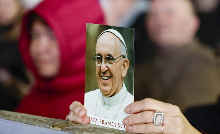 El papa se asomará a la ventana del hospital este domingo