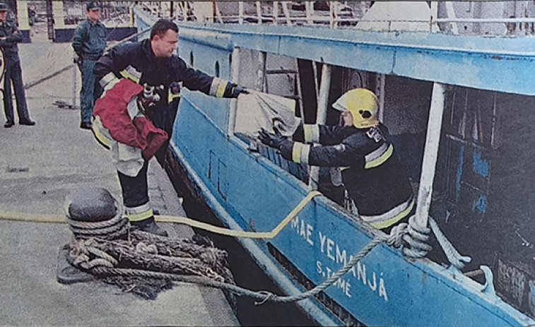 Hace 25 años | Un fuego intencionado daña un barco en el que vive un tripulante africano