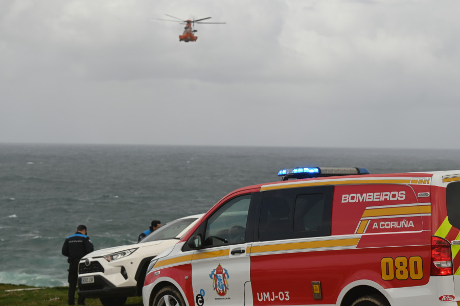 Buscan a un hombre que cayó al mar en la zona de la Torre de Hércules