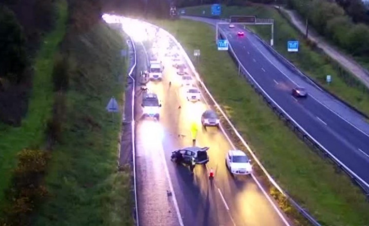 Un importante accidente en la AP-9 a la altura de Cecebre causa el siniestro de un turismo