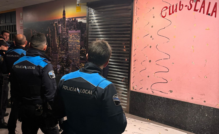 Un grupo de menores vandaliza un club de A Coruña