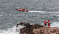 Reanudada en A Coruña la búsqueda del hombre que cayó al mar en la Torre de Hércules
