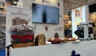 El gigantesco panettone que sortearon Cafés Lúa y San Isidro Bakery en el Fórum Gastronómico de A Coruña