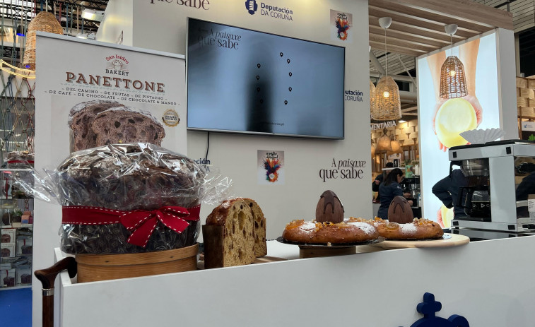 El gigantesco panettone que sortearon Cafés Lúa y San Isidro Bakery en el Fórum Gastronómico de A Coruña
