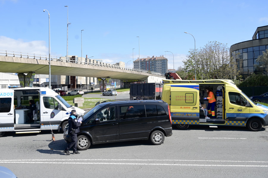 Herida una conductora al colisionar con un camión en A Coruña