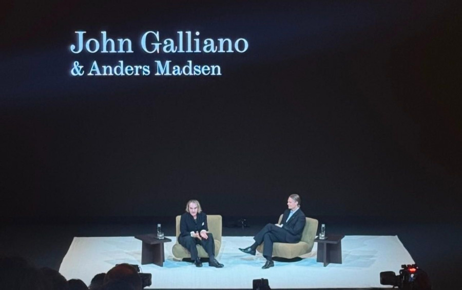 A Coruña sigue recibiendo famosos: John Galliano y Anders Madsen, en Inditex