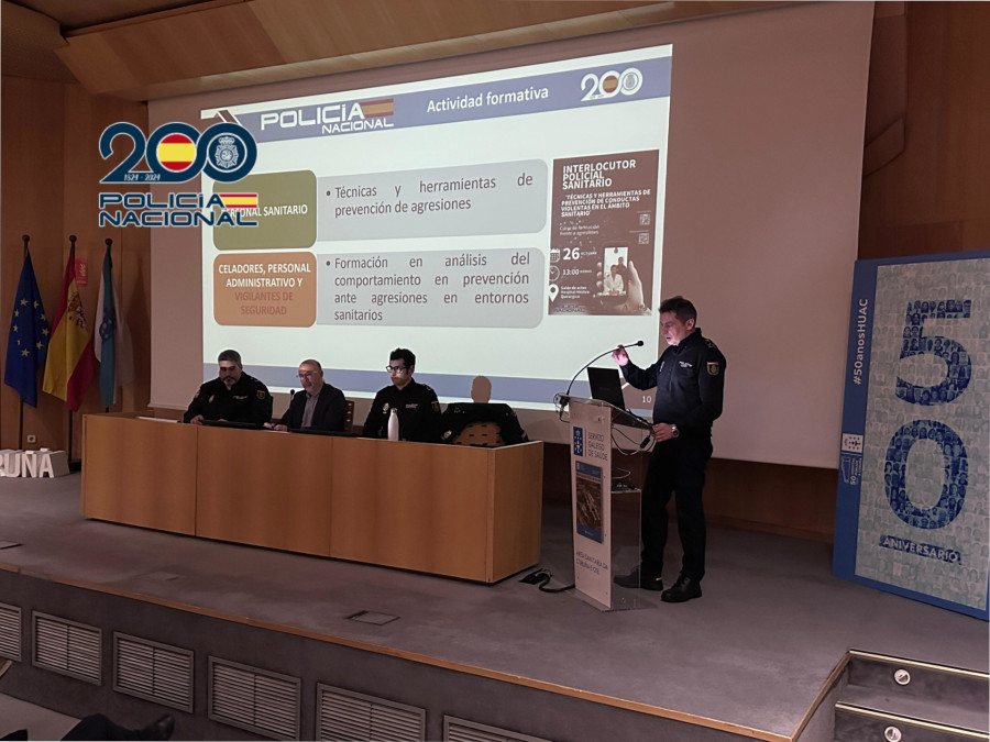 La Policía Nacional forma a sanitarios del CHUAC en medidas de seguridad para evitar agresiones