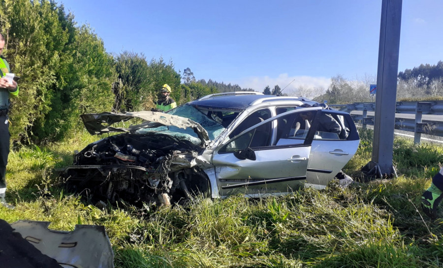 Herido el conductor de un vehículo que se salió de la vía en Betanzos