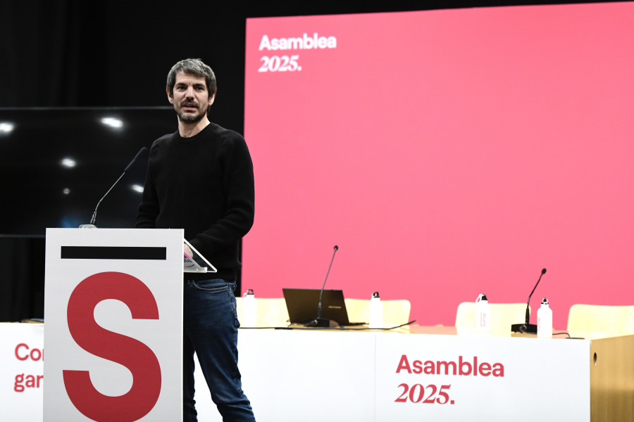 Sumar plantea reducir la jornada a 32 horas y que las empresas den parte de sus beneficios a sus trabajadores