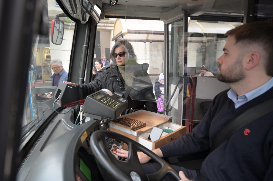 El Ayuntamiento unifica en la App Coruña los pagos con móviles en los buses mediante códigos QR