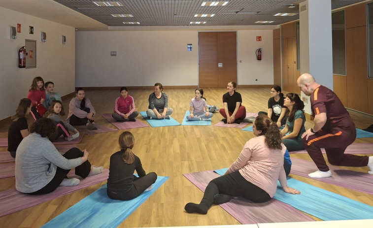 La Fundación María José Jove abre las inscripciones para su taller de yoga familiar