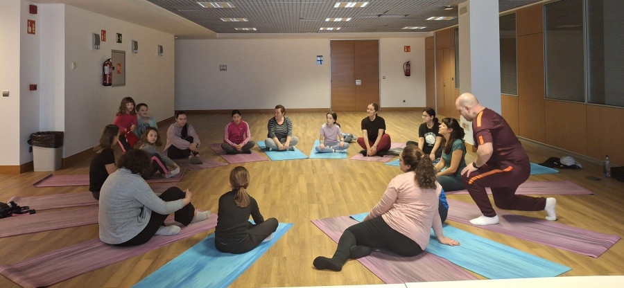 La Fundación María José Jove abre las inscripciones para su taller de yoga familiar