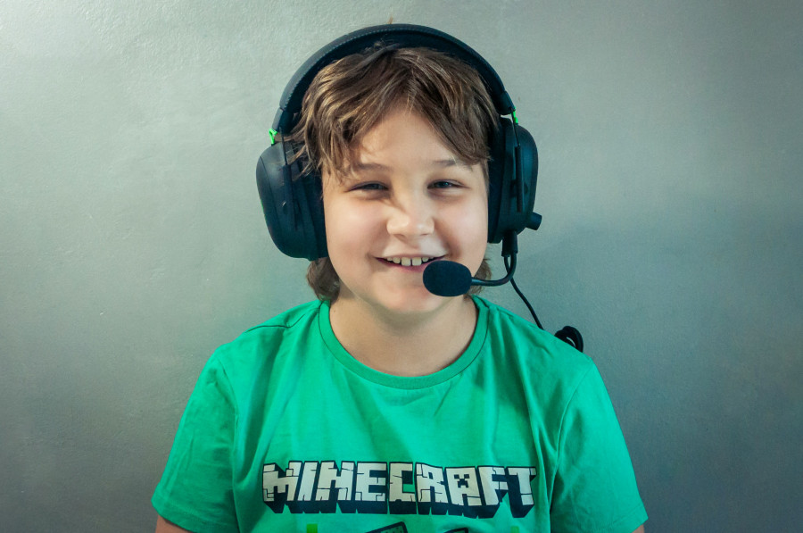 Desciframos por qué los peques siguen flipando con Minecraft (y no es solo por los creepers)