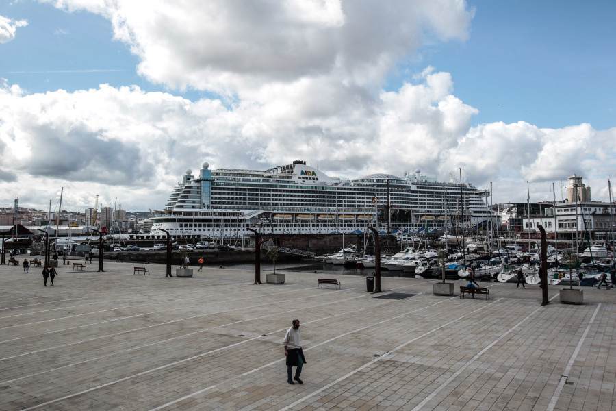 El 'Aida Perla' llega al puerto de A Coruña