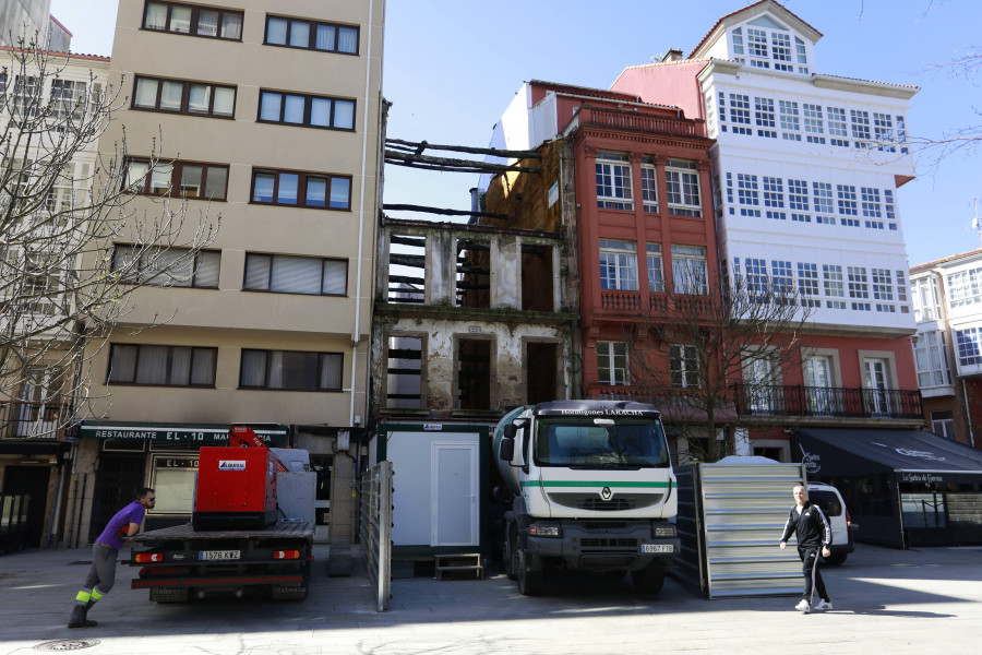 Empiezan las obras en el edificio del Trotamundos de la plaza de España