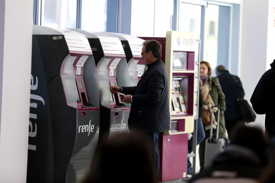 Desplazarse desde A Coruña en tren costará a los usuarios recurrentes más de cien euros al mes