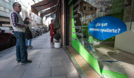 Un ladrón revienta a patadas una tienda de móviles en Federico Tapia