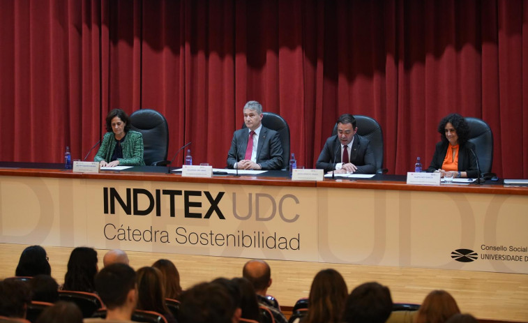 Beatriz Martín inaugura ‘En código abierto’, de la Cátedra Inditex-UDC