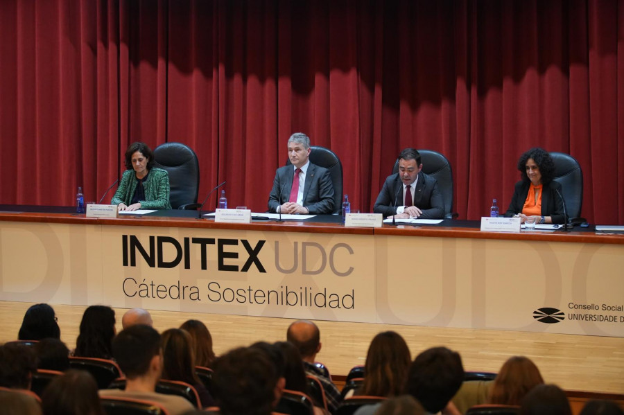 Beatriz Martín inaugura ‘En código abierto’, de la Cátedra Inditex-UDC
