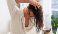 Si duermes con el pelo mojado podrías estar dañando tu cabello sin saberlo