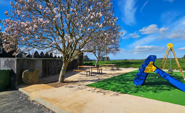 Vilamourel ya cuenta con su renovado parque infantil