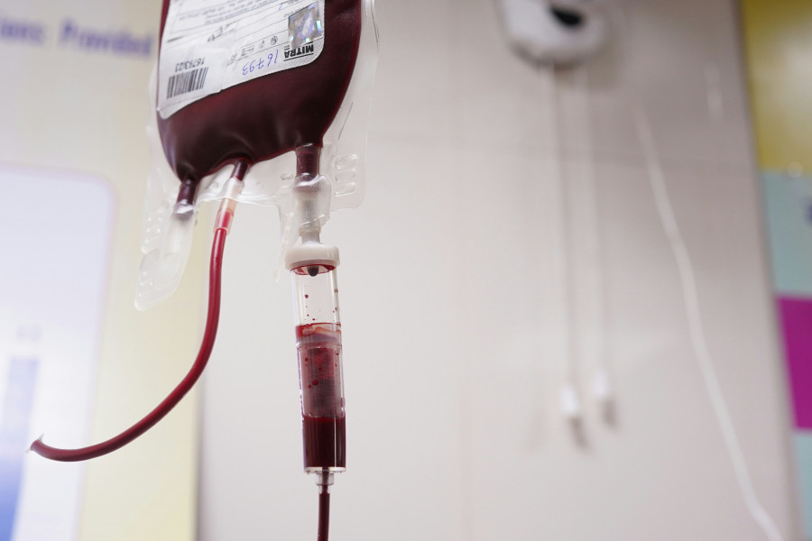 El peligro de las clínicas que prometen 'limpiar' tu sangre (y solo vacían tu bolsillo)