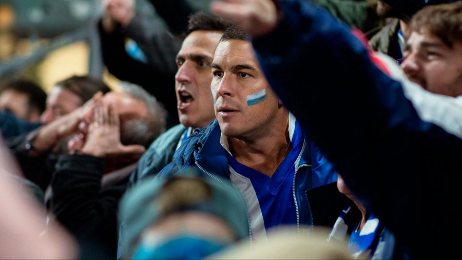 El coruñés Mario Casas lleva 'Muy lejos' a los cines