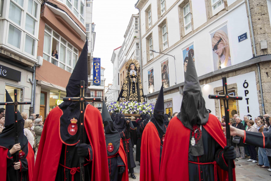 La Virgen de los Dolores recorre el centro de la ciudad para iniciar la Semana Santa