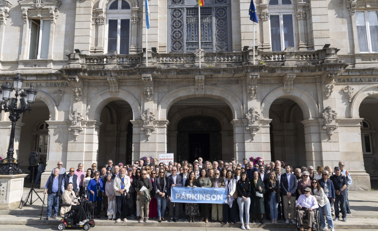 La plaza de María Pita “rompe cos estigmas” en la celebración del Día Mundial del Párkinson