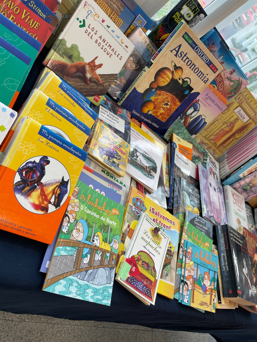 La Biblioteca de Carral celebra el mes del libro regalando ejemplares