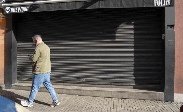 El pub Folks de A Coruña sufre la primera orden de cierre en plena negociación con el sector