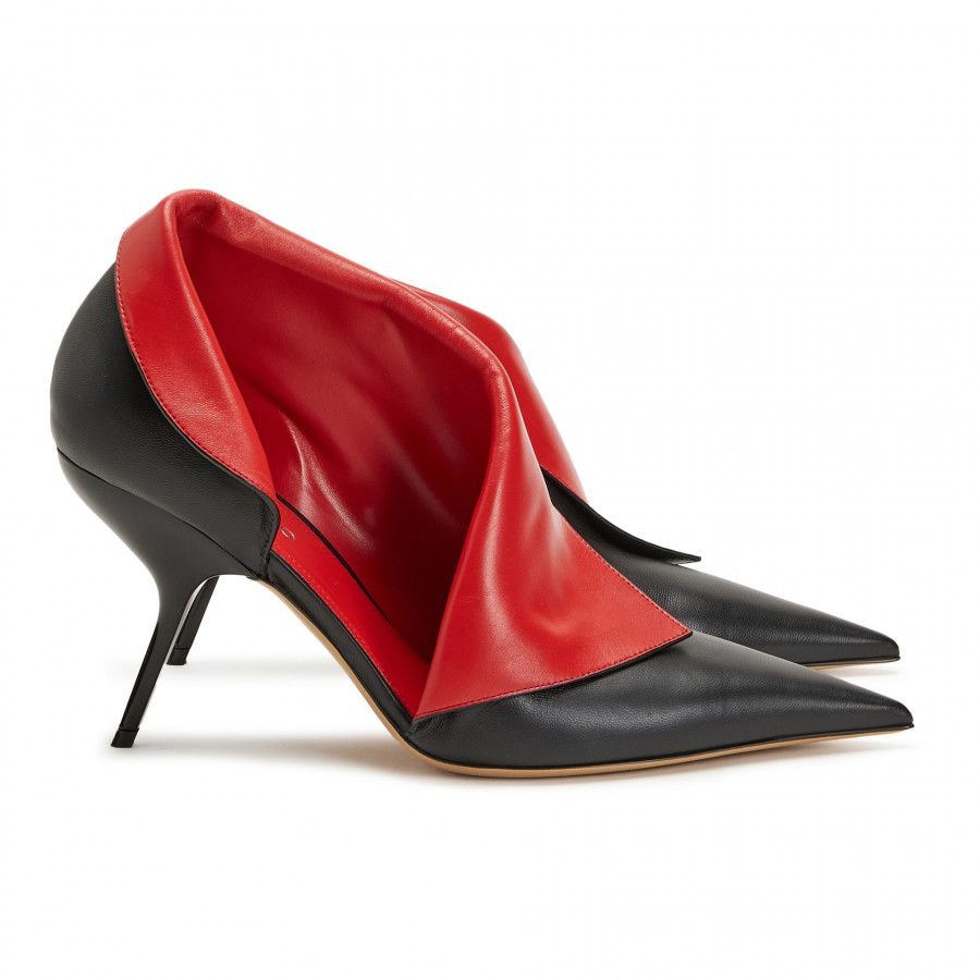 Tacón curvado un must-have de estilo