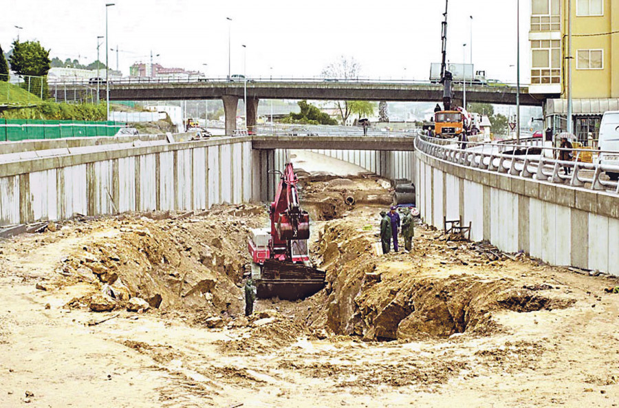 Hace 25 años | Fomento acelera las obras para la inminente apertura del paso inferior de A Pasaxe