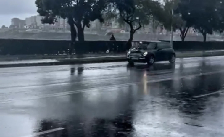 A Coruña vive el primer diluvio de la Semana Santa