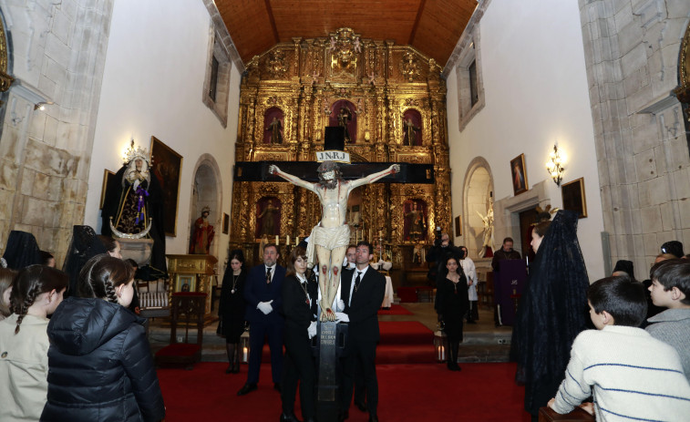 La lluvia obliga a celebrar dentro del templo la procesión del Amor, el Perdón y la Misericordia