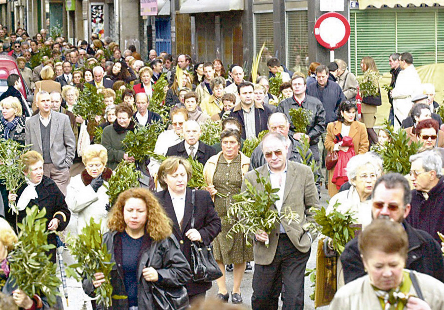 Hace 25 años | Cientos de personas, en procesión de San Nicolás a San Jorge en el Domingo de Ramos