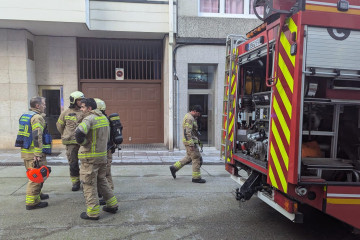 Los bomberos, el martes en la calle Barcelona