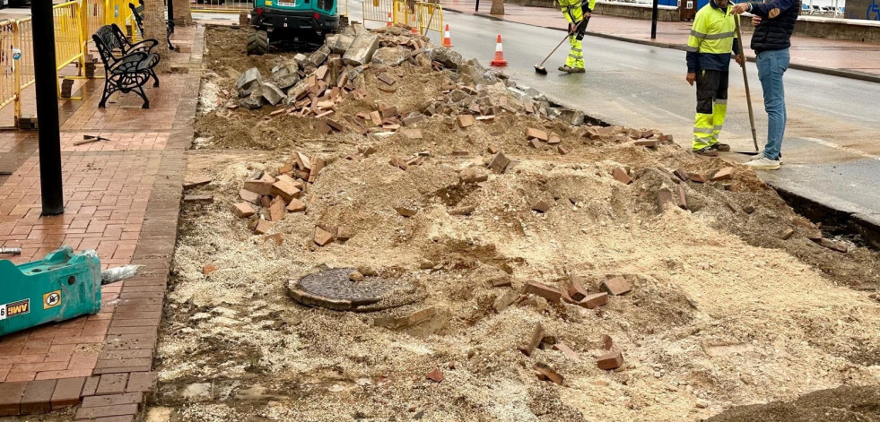 Dos muertos y cinco heridos, tres graves, al arrollar un coche una terraza en el Paseo Marítimo de Fuengirola