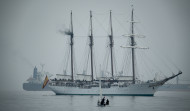 El buque escuela Juan Sebastián Elcano atraca en el puerto peruano del Callao con la princesa Leonor a bordo