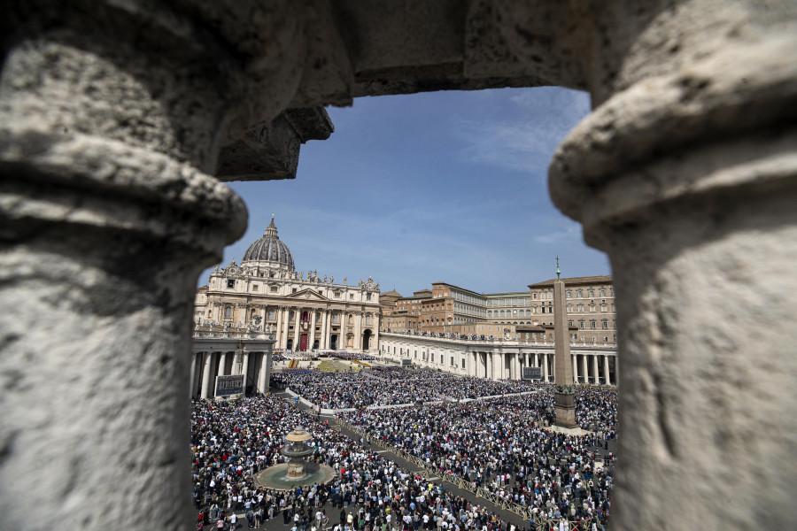 El papa en la misa del Domingo de Resurrección: "Jesús llora las lágrimas de quien sufre"