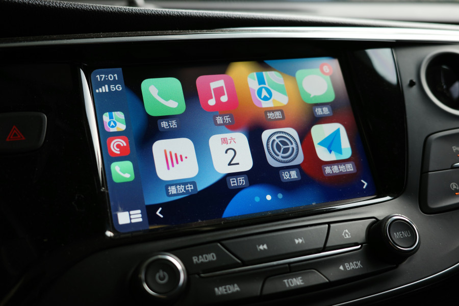 Sidecar hackea CarPlay: podrás ver Netflix en tu coche, pero solo si estás aparcado
