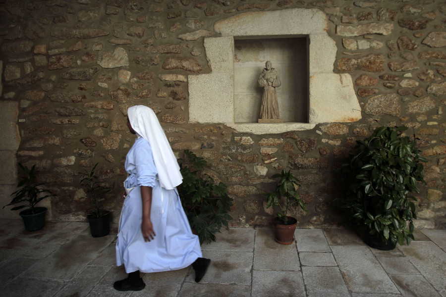 Entre dulces y oraciones, así viven las clarisas de A Coruña la muerte del papa Francisco