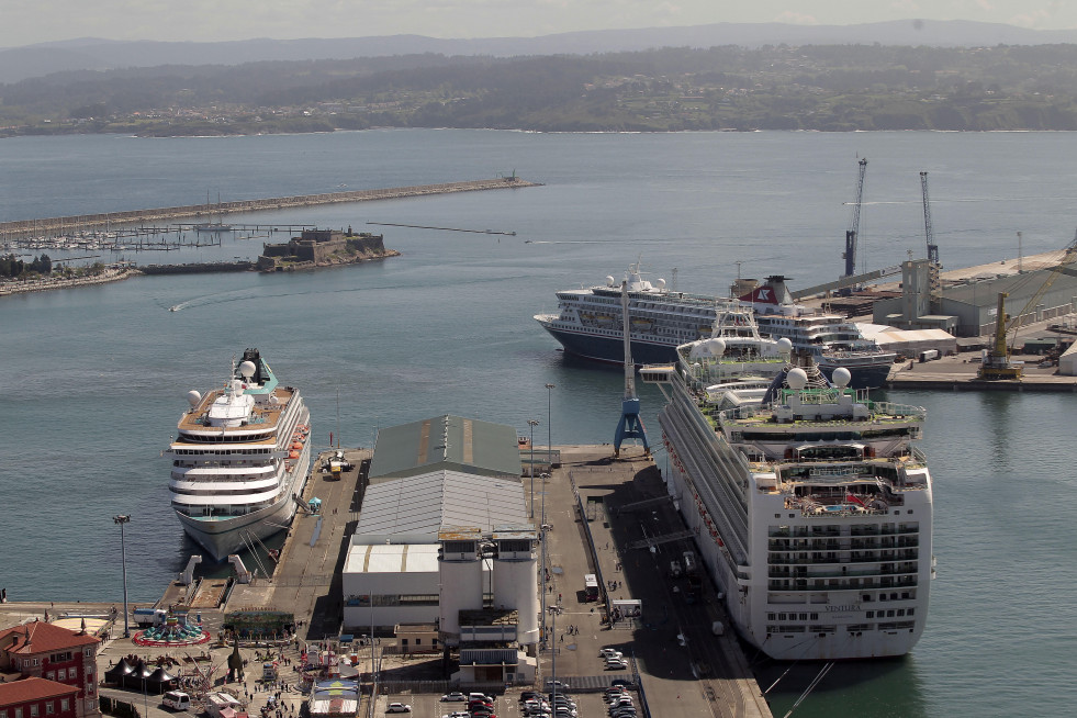 Los muelles coruñeses acogieron una escala múltiple en la que cinco cruceros (34)